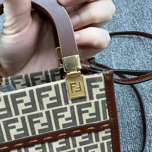 100% Authentic Fendi Shoulder Bag - Picture 8 of 16